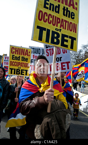 Il Tibetano marcia annuale per chiedere la libertà da occupazione cinese, il centro di Londra 2011 Foto Stock