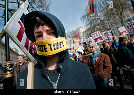 Il Tibetano marcia annuale per chiedere la libertà da occupazione cinese, il centro di Londra 2011 Foto Stock