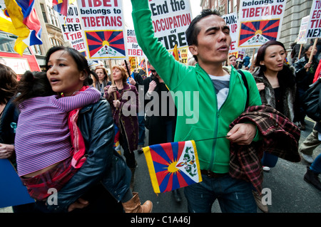 Il Tibetano marcia annuale per chiedere la libertà da occupazione cinese, il centro di Londra 2011 Foto Stock