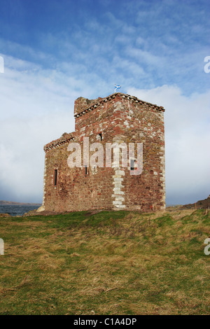 Il castello di Portencross si trova affacciato sul Firth of Clyde vicino al West Kilbride in Ayrshire. Foto Stock