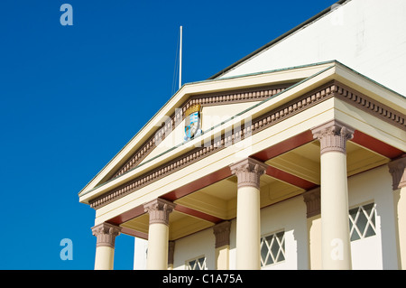 Portico dettaglio su Aberystwyth Town Hall esterno Ceredigion Cardiganshire metà Galles Regno Unito GB Gran Bretagna Foto Stock