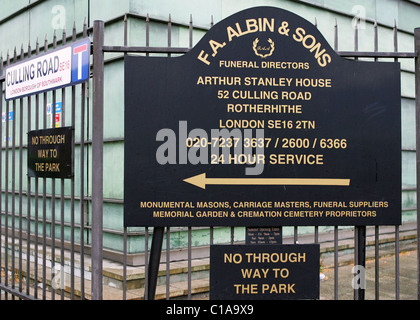 L'atmosfera generale vista di FA Albin & Sons funerale registi, dove Jade Goody il corpo è stato assunto prima del suo funerale. Il Foto Stock