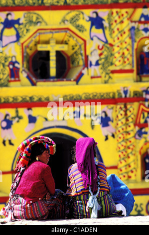 Guatemala, Totonicapan, Dipartimento di San Andrés de Xecul Chiesa Foto Stock