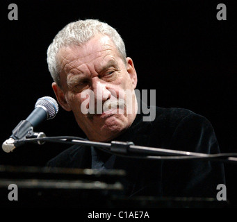 Paolo Conte si esibisce dal vivo presso il Teatro Carré Amsterdam, Paesi Bassi - 24.03.09 ** ** Foto Stock