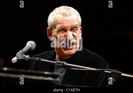 Paolo Conte si esibisce dal vivo presso il Teatro Carré Amsterdam, Paesi Bassi - 24.03.09 ** ** Foto Stock