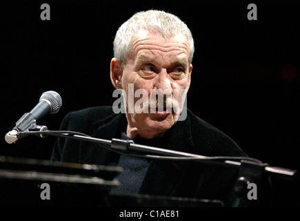 Paolo Conte si esibisce dal vivo presso il Teatro Carré Amsterdam, Paesi Bassi - 24.03.09 ** ** Foto Stock