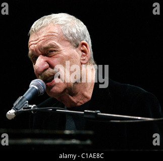 Paolo Conte si esibisce dal vivo presso il Teatro Carré Amsterdam, Paesi Bassi - 24.03.09 ** ** Foto Stock