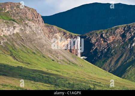 Cascata nella tundra norvegese Foto Stock
