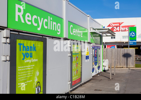 Area di riciclaggio in un supermercato locale carpark Inghilterra GB UK EU Europe Foto Stock