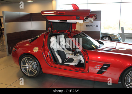 Mercedes SLS AMG al Mercedes-Benz World, Brooklands, Weybridge, Surrey, Inghilterra, Gran Bretagna, Regno Unito, Europa Foto Stock