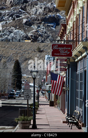 Georgetown, Colorado - edifici lungo la strada principale di un argento storica cittadina mineraria. Foto Stock