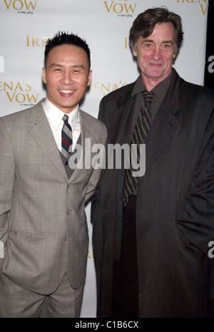 BD Wong e Roger Rees apertura notturna del gioco di Broadway "Irena voto dell' presso il Teatro Kerr - Arrivi. La città di New York, Stati Uniti d'America - Foto Stock