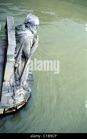 Francia Paris rive della Senna elencati come patrimonio mondiale dall' UNESCO Zouave statua del Ponte Alma permette di misurare la Foto Stock