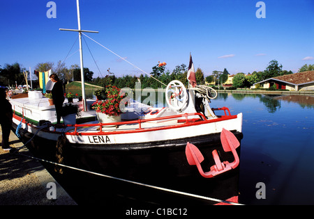 Francia, Tarn et Garonne, fiume Garonne canale laterale, Castelsarrasin port Foto Stock