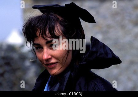 Francia, Finisterre, isola di Ouessant, Breton donne che indossano il tradizionale copricapo Foto Stock