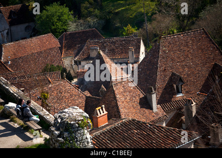 La copertura del Saint-Cirq-Lapopie village (Lotto - Francia). Toitures Du village de Saint Cirq Lapopie (Lotto - Francia). Foto Stock