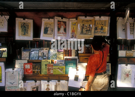 Francese, libraio di anticaglie, libraio, prenota il concessionario, quai, Senna, vicino a Place Saint-Michel, Parigi, Ile-de-France, Francia, Europa Foto Stock