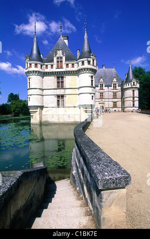 Francia, Indre et Loire, il castello e il Parco di Azay le Rideau, il lato frontale che si affaccia sul lago Foto Stock