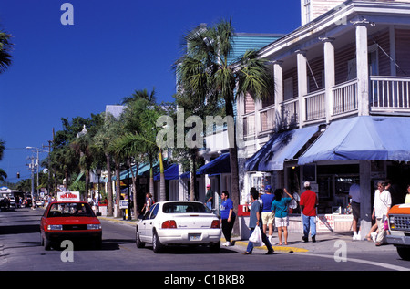 Stati Uniti, Florida, Key West, negozi su Duval Street, la maggior parte della strada turistica dell'isola Foto Stock