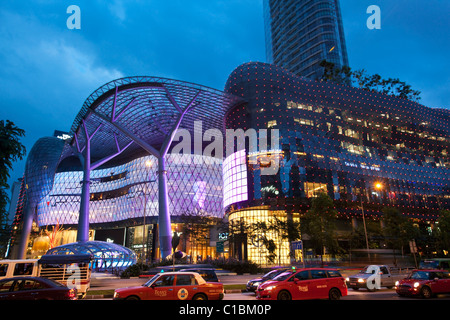 ION Orchard Mall, nel quartiere dello shopping di Orchard Road, Singapore Foto Stock