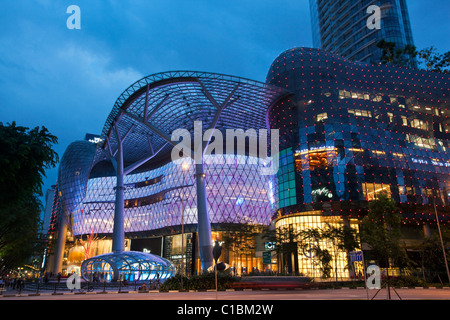 ION Orchard Mall, nel quartiere dello shopping di Orchard Road, Singapore Foto Stock