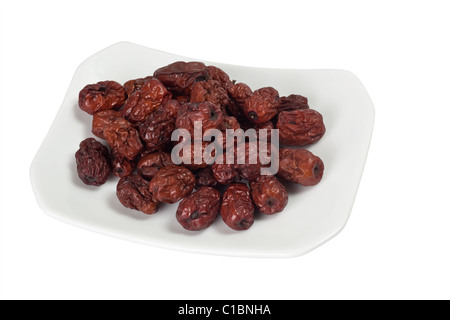 Ingrediente utilizzato nella medicina tradizionale cinese isolati su sfondo bianco - rosso secco Jujube Foto Stock