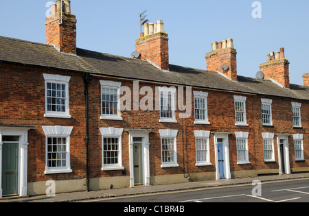 Vecchio stile Georgiano case a schiera sul luogo di mercato della storica città mercato di Olney in North Buckinghamshire England Regno Unito Foto Stock