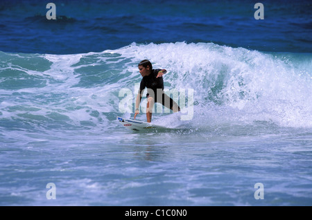 Francia, Landes, Golfo di Guascogna, Capbreton, un surfer Foto Stock