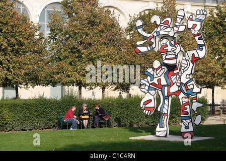 Francia, Parigi, Le Bel costume, scultura di Jean Dubuffet Foto Stock