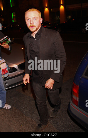 Simon Pegg Star Trek calco sul loro modo di Borchardt ristorante la notte prima che il tedesco premiere del film Berlin, Foto Stock