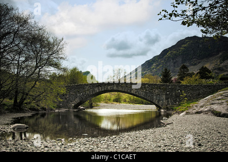 Il ponte a Grange di Borrowdale, nel distretto del lago, Cumbria, England, Regno Unito Foto Stock