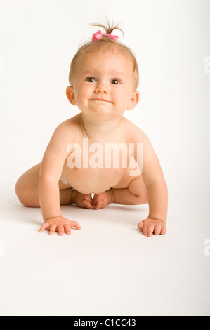 Ritratto di una bambina nel suo pannolino Foto Stock