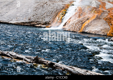 Midway Geyser Basin,Firehole River,geyser, solforose, Mudpots, piscine, fumarole,il Parco Nazionale di Yellowstone,Wyoming,USA Foto Stock