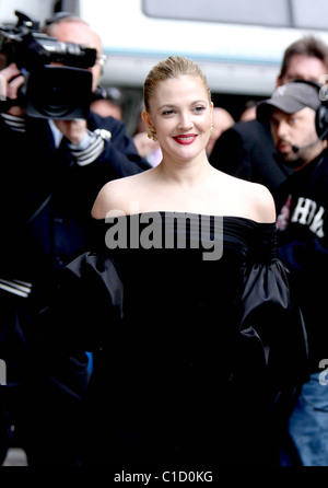 Drew Barrymore per promuovere il suo nuovo film HBO 'Giardini grigio' a 'Late Show con David Letterman' New York City, Stati Uniti d'America - 13.04.09 Foto Stock