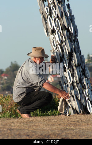 Una delle molte esposizioni immesso nel 'Sculpture dal mare" mostra che si svolge annualmente lungo la spiaggia di Bondi, Sydney, NSW, Australi Foto Stock