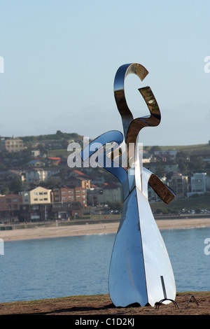 Una delle molte esposizioni immesso nel 'Sculpture dal mare" mostra che si svolge annualmente lungo la spiaggia di Bondi, Sydney, NSW Foto Stock