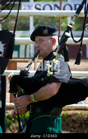 Un membro della polizia di Ripon pipe band al Sonora California Celtic Faire Foto Stock