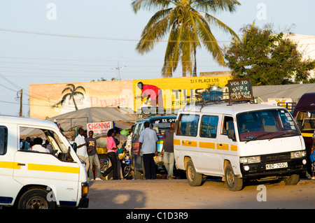 Matatus, la stazione di autobus voi kenya Foto Stock