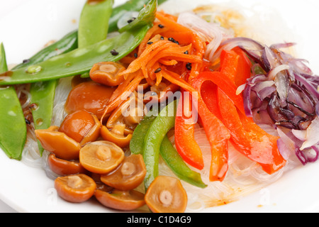 Riso tagliatelle con verdure Foto Stock