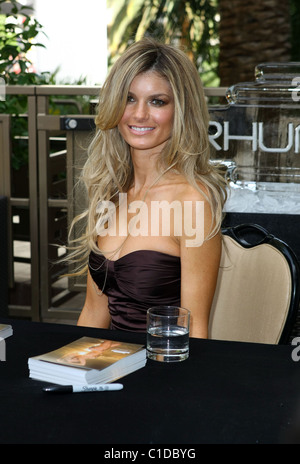 Sports Illustrated cover model Marisa Miller firma autografi per i fan a Rhumbar una parte del Mirage Resort Casino Las Vegas, Foto Stock