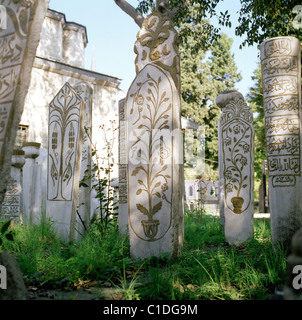 Lapidi musulmana in un cimitero in Eyup ad Istanbul in Turchia. Foto Stock