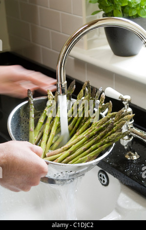 Cucina interno progettato e montato da Robinson & Cornish Foto Stock