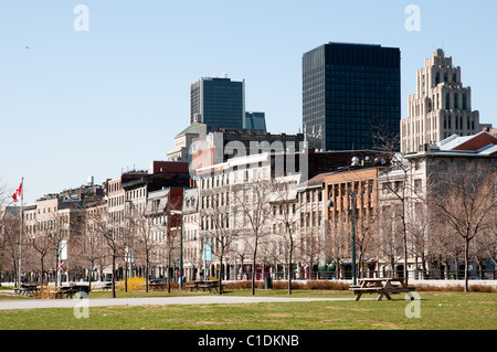 Rue de la commune di Montreal come si vede dalla Promenade des Artistes. (Quebec, Canada) Foto Stock