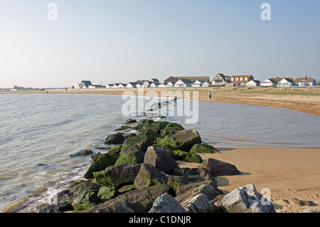 Rock Armor protezione Jaywick Sands, Essex, Inghilterra. Foto Stock