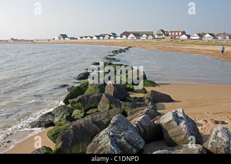 Rock Armor protezione Jaywick Sands, Essex, Inghilterra. Foto Stock