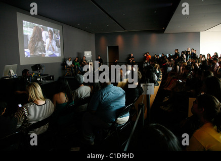 Atmosfera 'Meet il regista" tenutasi presso Apple Store di Soho per il film 'Rudo Y Cursi " New York City, Stati Uniti d'America - 27.04.09 Foto Stock