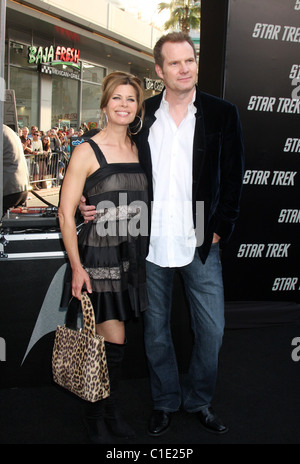 Beth Toussaint & Jack Coleman Los Angeles Premiere di Star Trek - Gli arrivi al Grauman's Chinese Theatre Hollywood, California Foto Stock