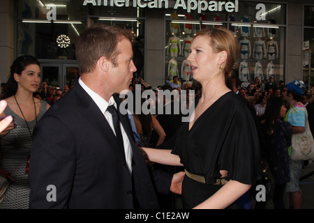 Anna Torv & Mark Valley Los Angeles Premiere di Star Trek - Gli arrivi al Grauman's Chinese Theatre Hollywood, California - Foto Stock