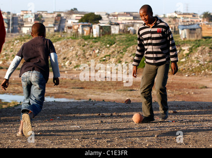 Bambini Calcio BRIGHTON TOWNSHIP DEL SUD AFRICA NEW BRIGHTON TOWNSHIP NEW BRIGHTON TOWNSHIP PORT ELIZABETH SUDAFRICA 01 Ju Foto Stock