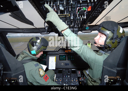 La Merlin ( Gli uccelli rapaci) HC3 e HC3a vengono azionati da n. 28(CA) Squadron e 78 Squardron a RAF Benson. Foto Stock